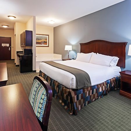 Holiday Inn Express Hotel & Suites Henderson - Traffic Star By Ihg Екстериор снимка