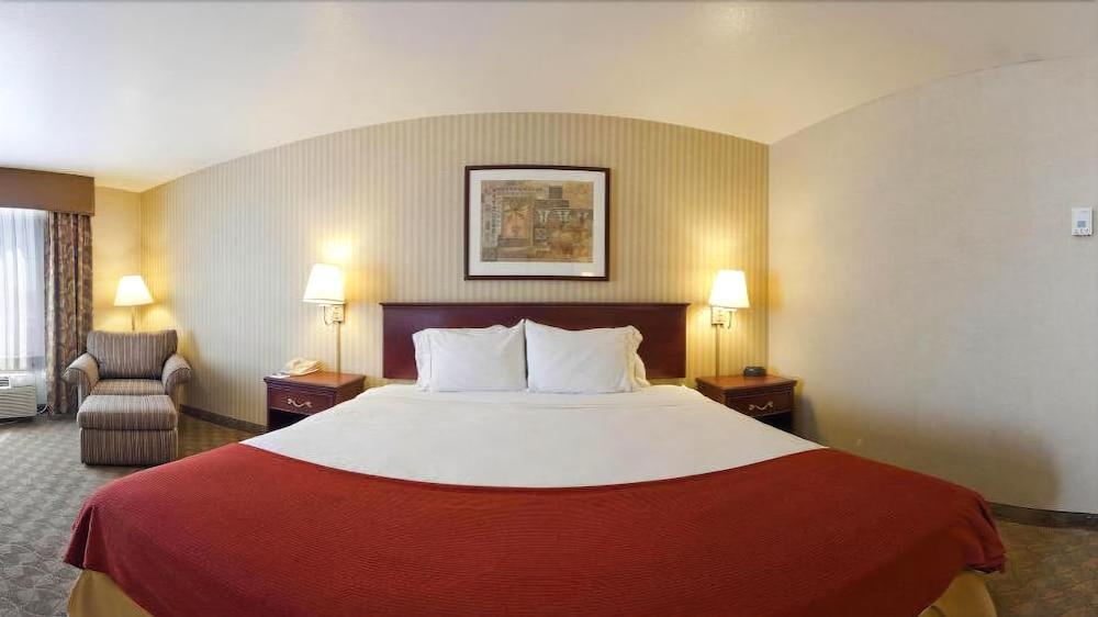Holiday Inn Express Hotel & Suites Henderson - Traffic Star By Ihg Екстериор снимка