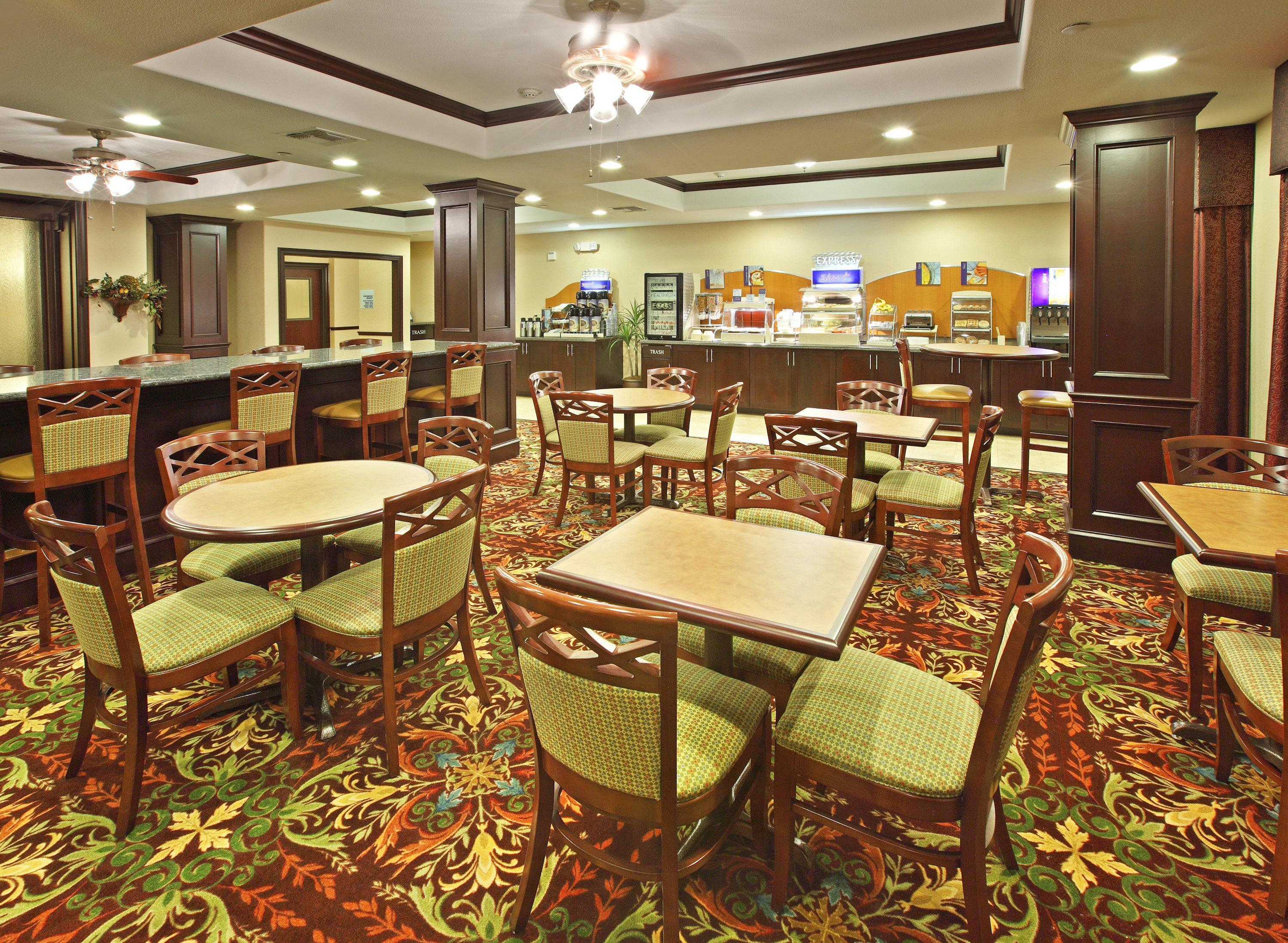 Holiday Inn Express Hotel & Suites Henderson - Traffic Star By Ihg Екстериор снимка