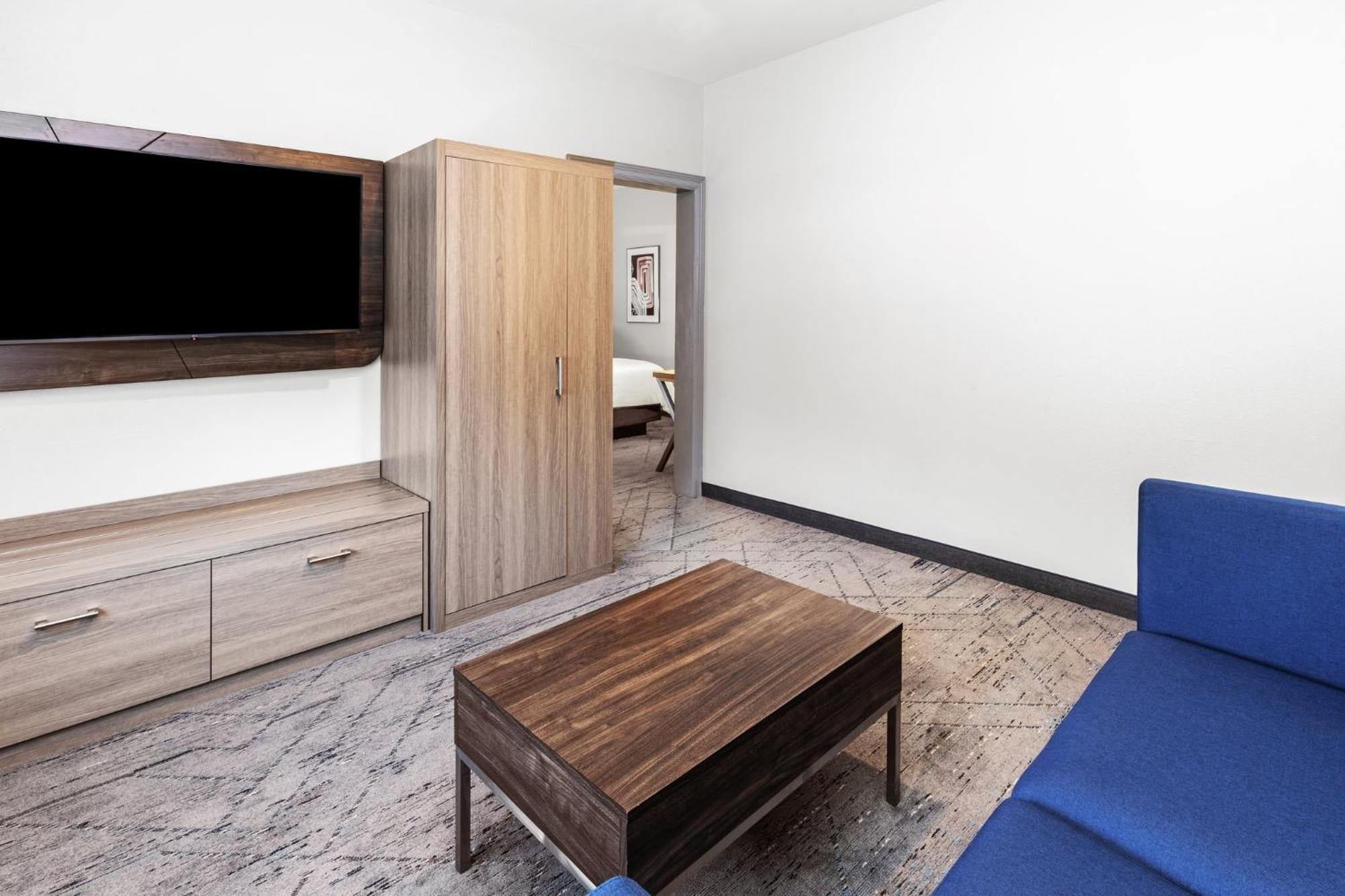 Holiday Inn Express Hotel & Suites Henderson - Traffic Star By Ihg Екстериор снимка