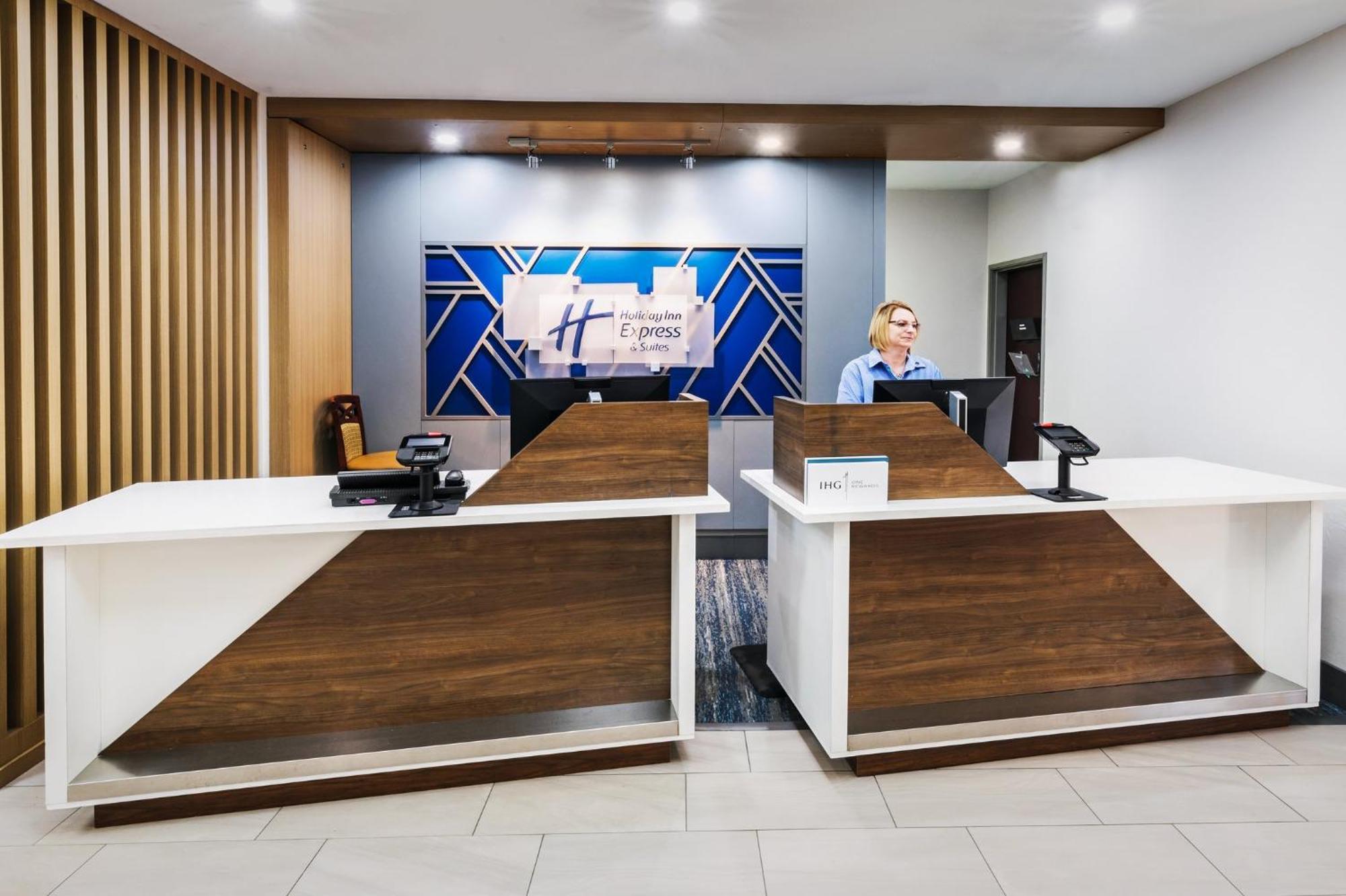 Holiday Inn Express Hotel & Suites Henderson - Traffic Star By Ihg Екстериор снимка
