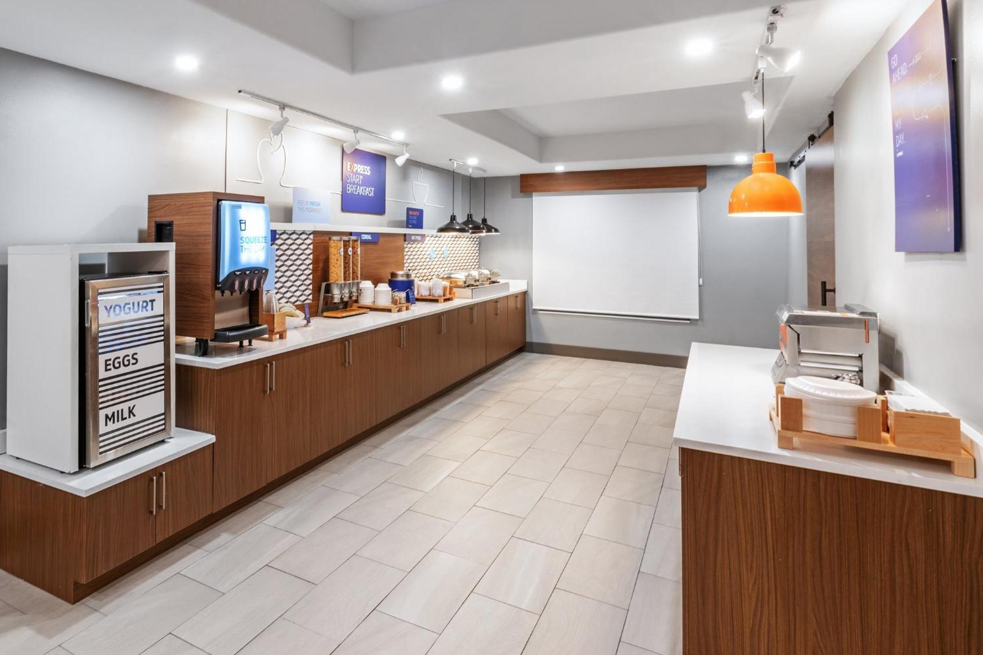 Holiday Inn Express Hotel & Suites Henderson - Traffic Star By Ihg Екстериор снимка