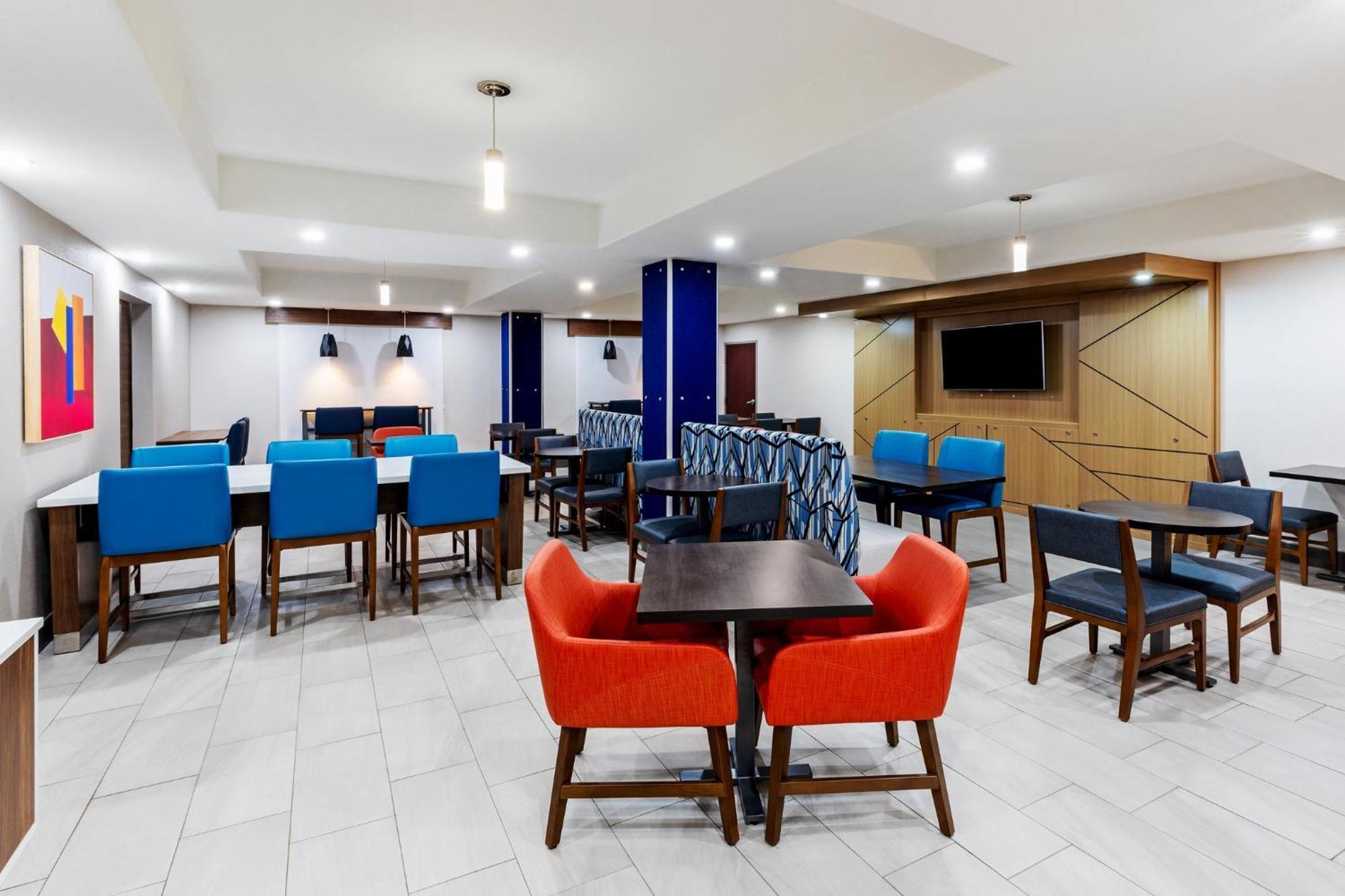 Holiday Inn Express Hotel & Suites Henderson - Traffic Star By Ihg Екстериор снимка
