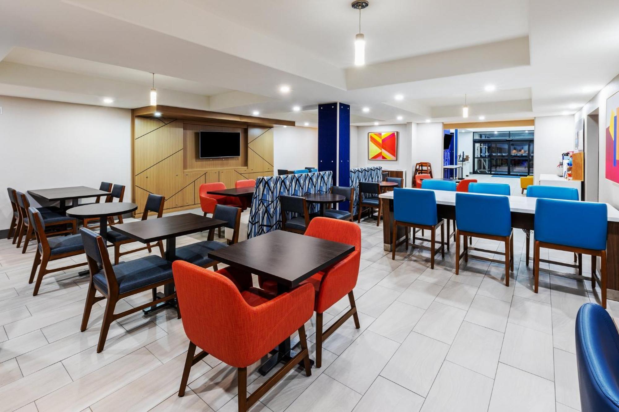 Holiday Inn Express Hotel & Suites Henderson - Traffic Star By Ihg Екстериор снимка