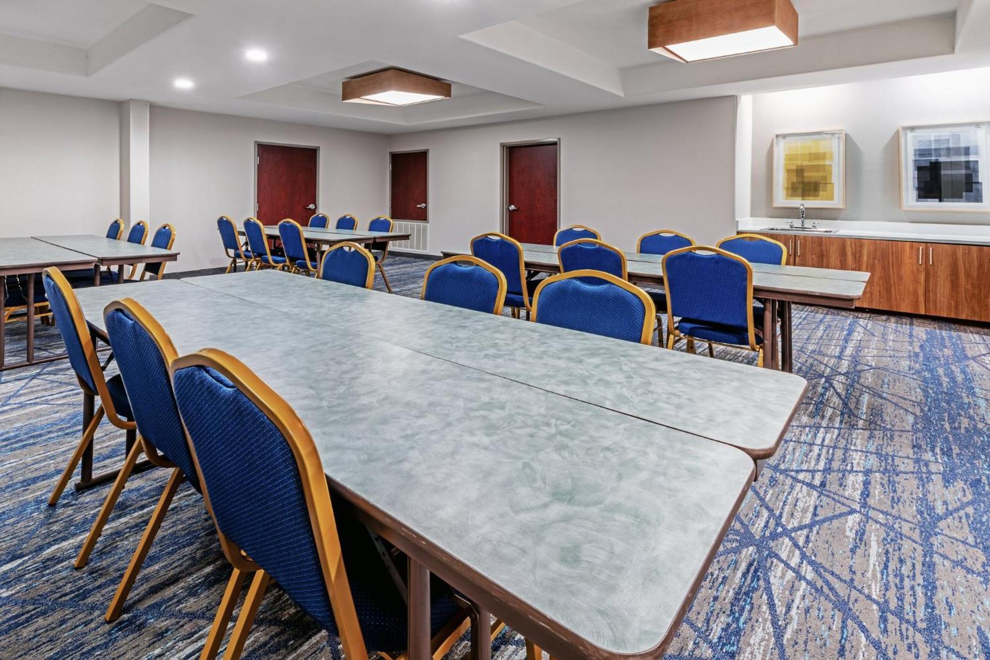 Holiday Inn Express Hotel & Suites Henderson - Traffic Star By Ihg Екстериор снимка