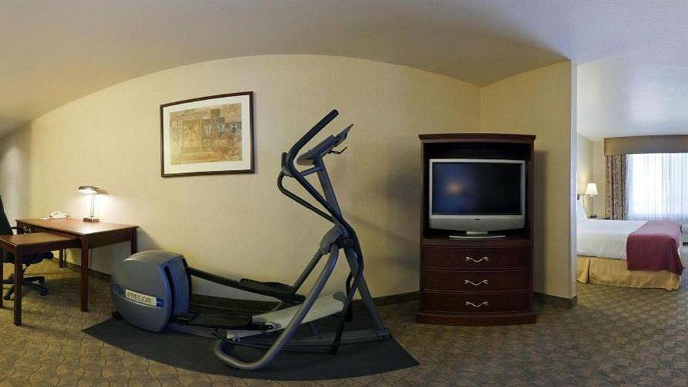 Holiday Inn Express Hotel & Suites Henderson - Traffic Star By Ihg Екстериор снимка