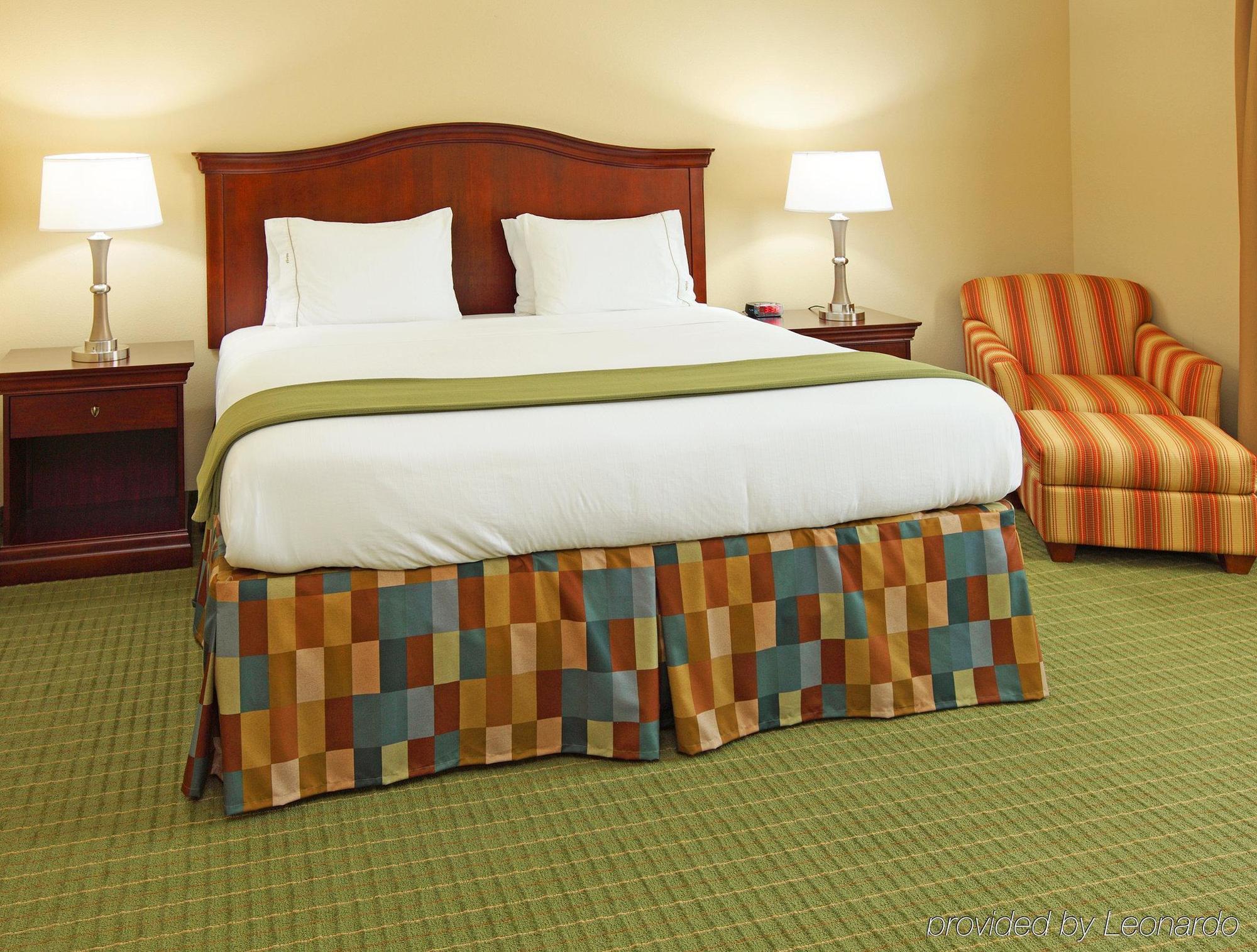 Holiday Inn Express Hotel & Suites Henderson - Traffic Star By Ihg Екстериор снимка
