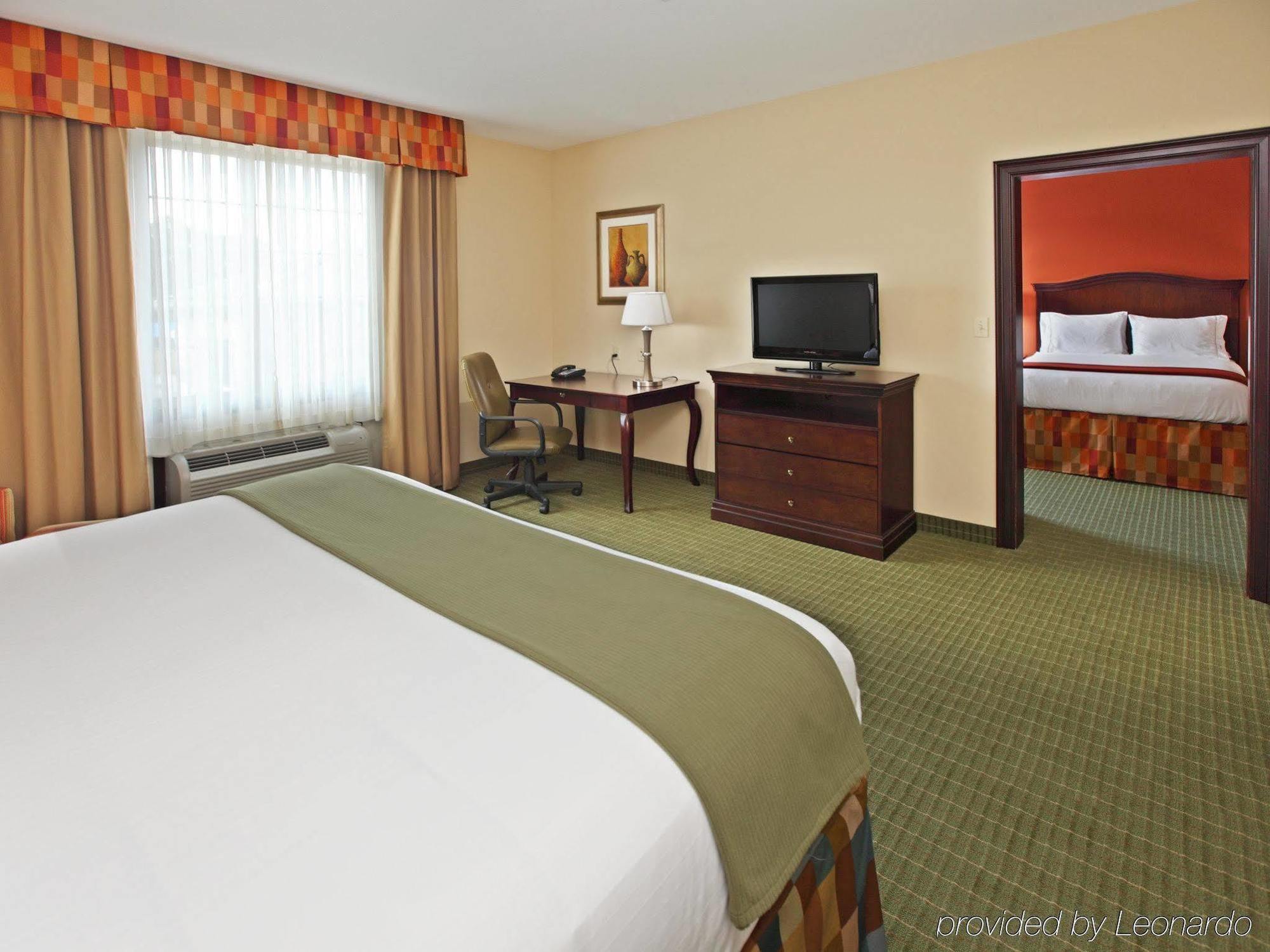 Holiday Inn Express Hotel & Suites Henderson - Traffic Star By Ihg Стая снимка