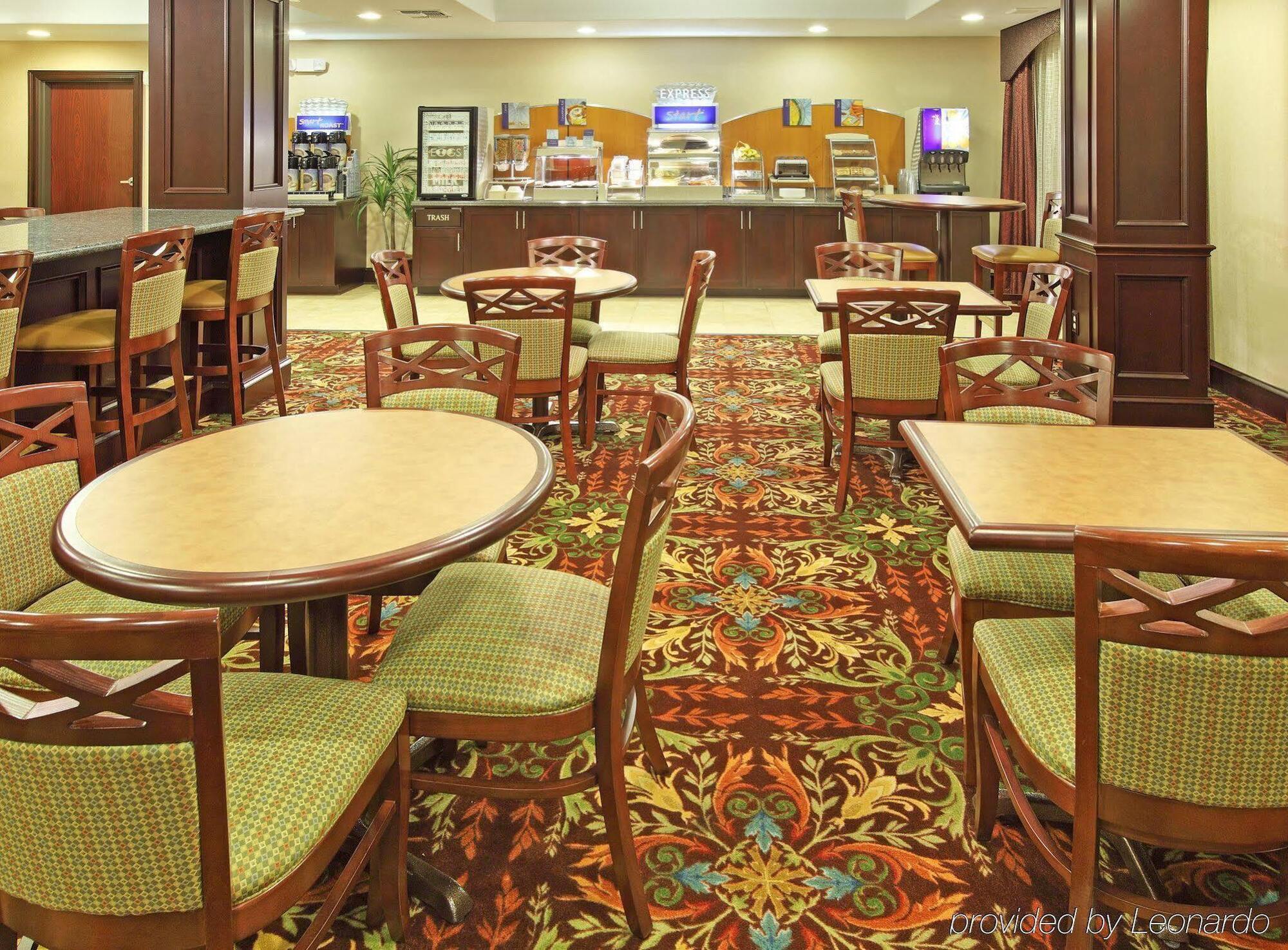 Holiday Inn Express Hotel & Suites Henderson - Traffic Star By Ihg Екстериор снимка